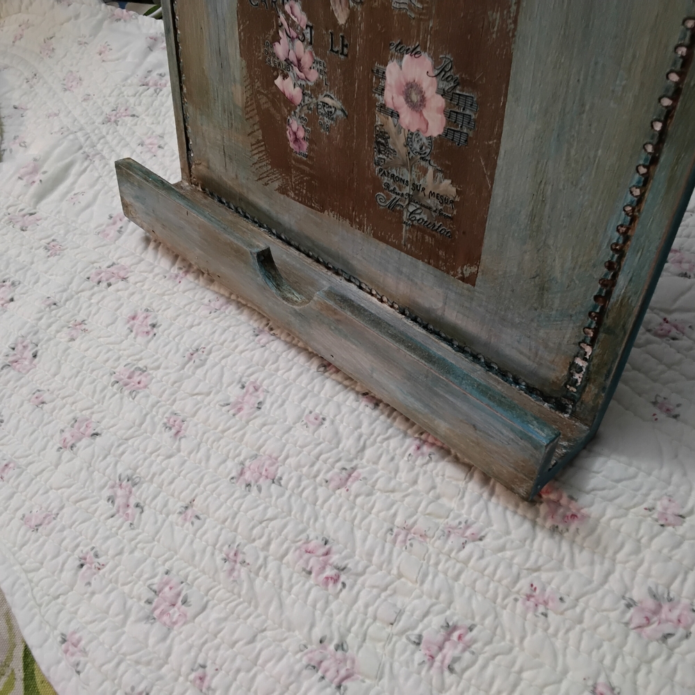 3845 Upcycled Wood Easel 10.5" X 12". - Picture 2 of 3